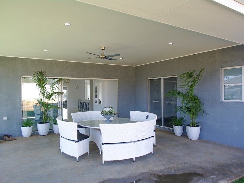 8 Champagne Drive, Dubbo NSW 2830