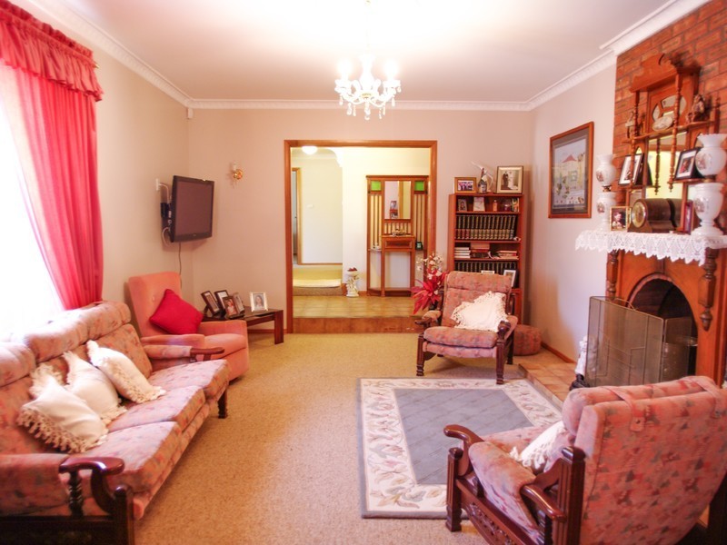 8 Colony Crescent, Dubbo NSW 2830