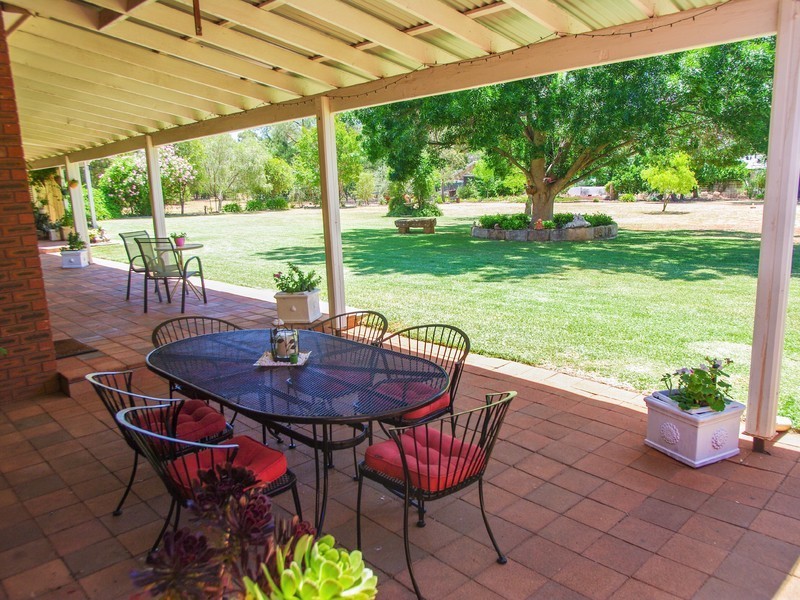 8 Colony Crescent, Dubbo NSW 2830