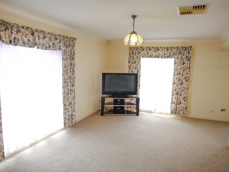 84 Sturt Circle, Dubbo NSW 2830