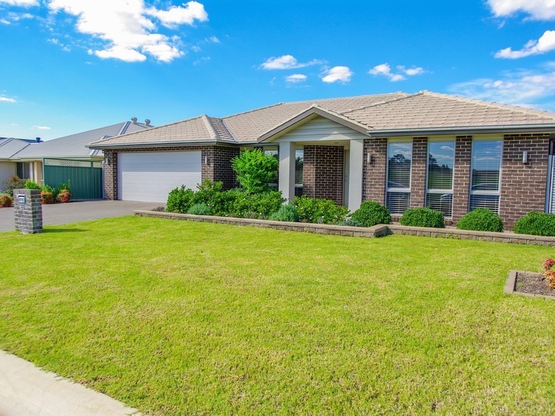 20 Loch Lomond Way, Dubbo NSW 2830