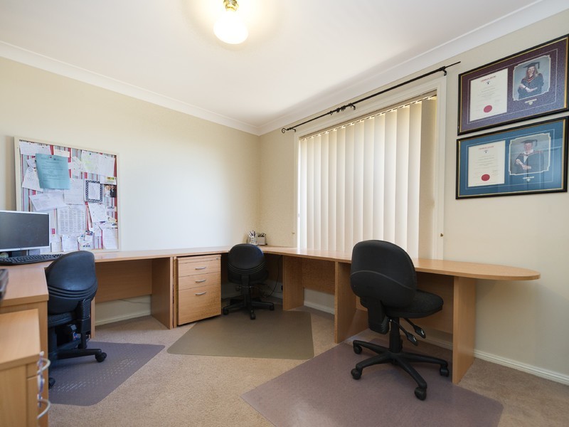 16 Lancaster Park Place, Dubbo NSW 2830