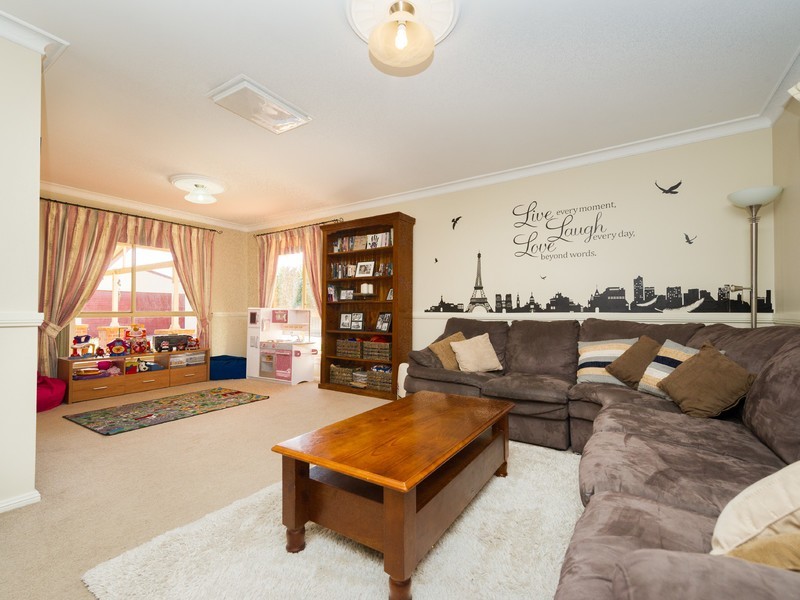 16 Lancaster Park Place, Dubbo NSW 2830