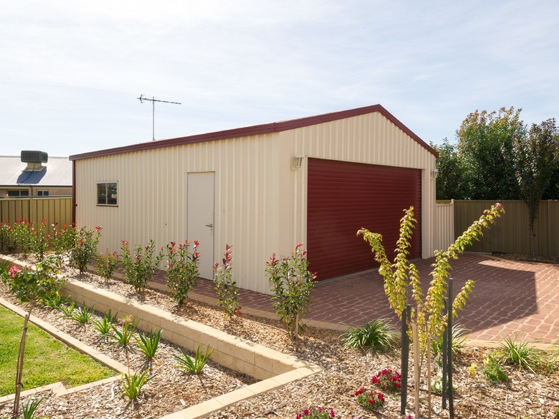 16 Lancaster Park Place, Dubbo NSW 2830