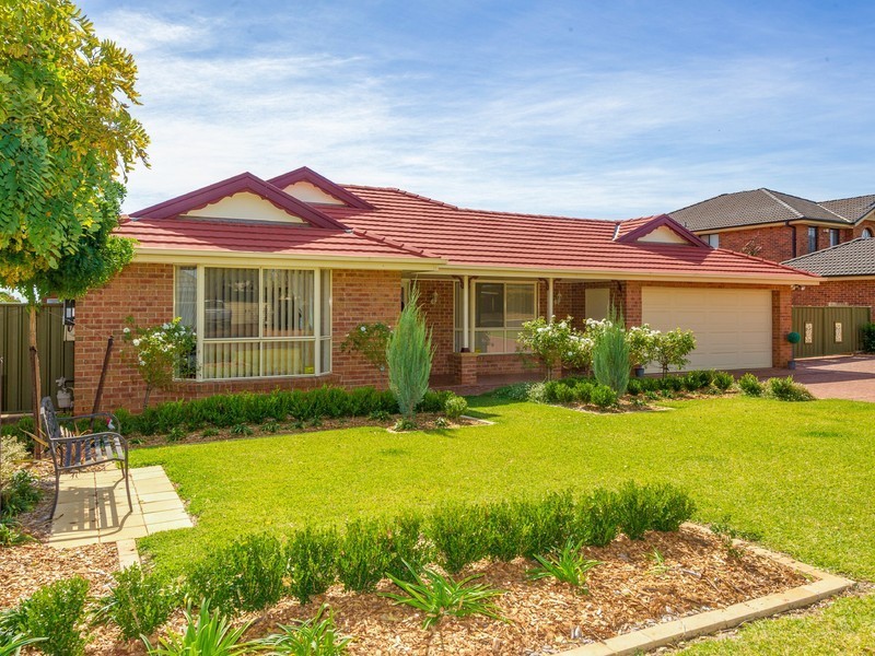 16 Lancaster Park Place, Dubbo NSW 2830