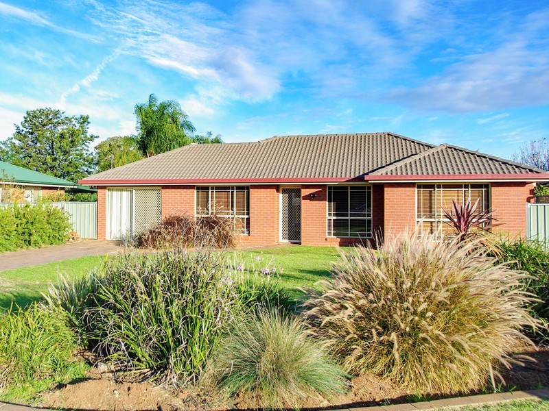 44 Meadowbank Drive, Dubbo NSW 2830