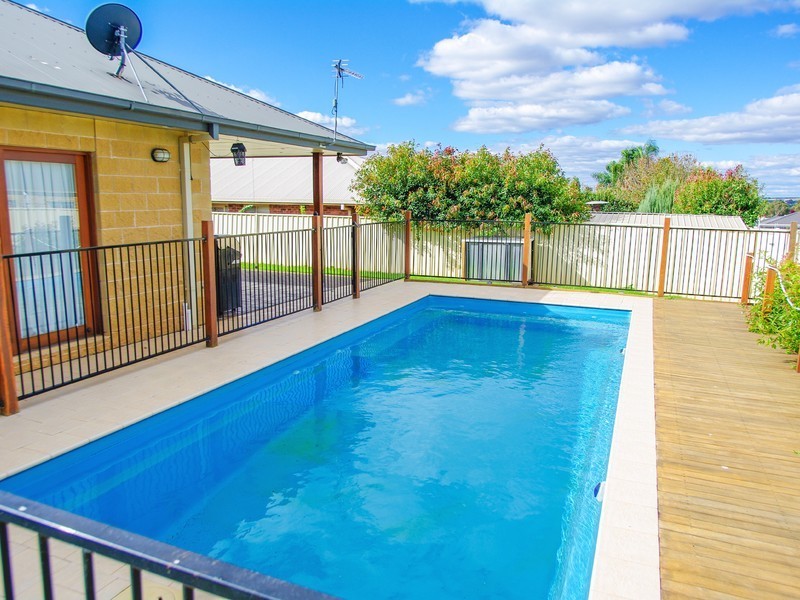 11 Lakeside Circuit, Dubbo NSW 2830