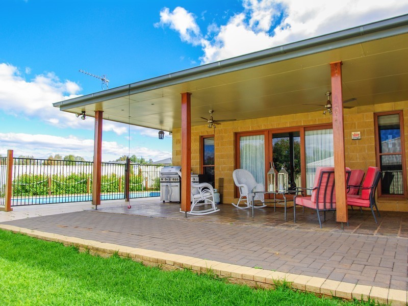 11 Lakeside Circuit, Dubbo NSW 2830