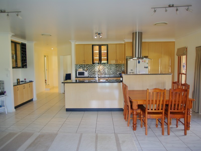 11 Lakeside Circuit, Dubbo NSW 2830