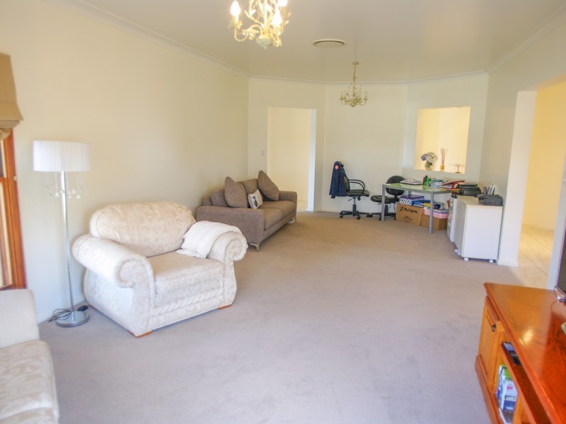 11 Lakeside Circuit, Dubbo NSW 2830