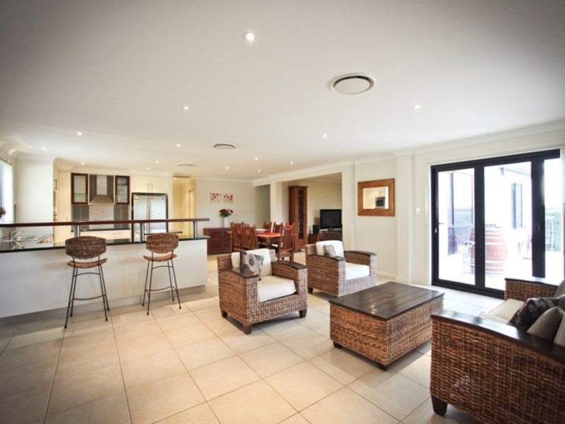 19 Lakeside Circuit, Dubbo NSW 2830