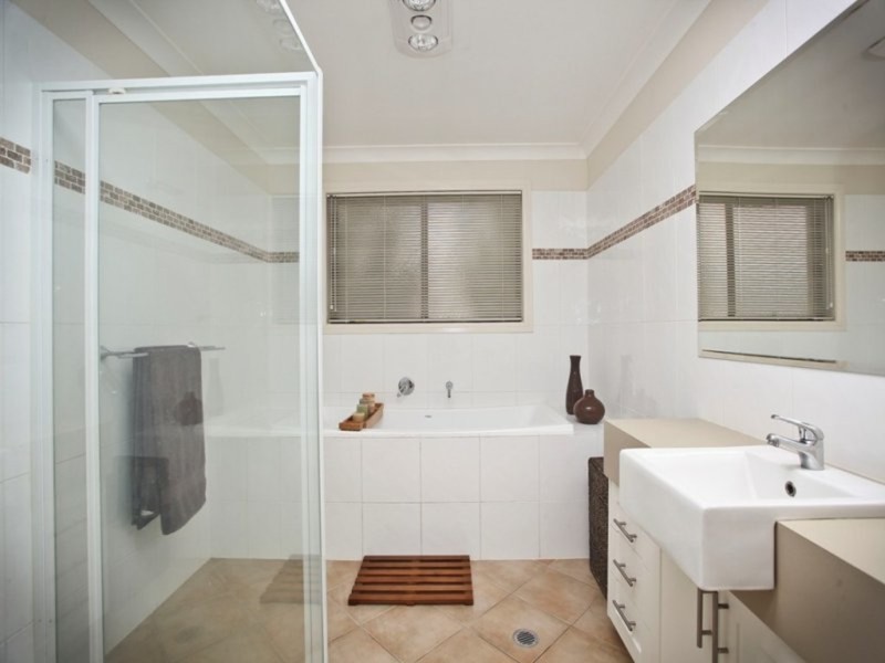 19 Lakeside Circuit, Dubbo NSW 2830