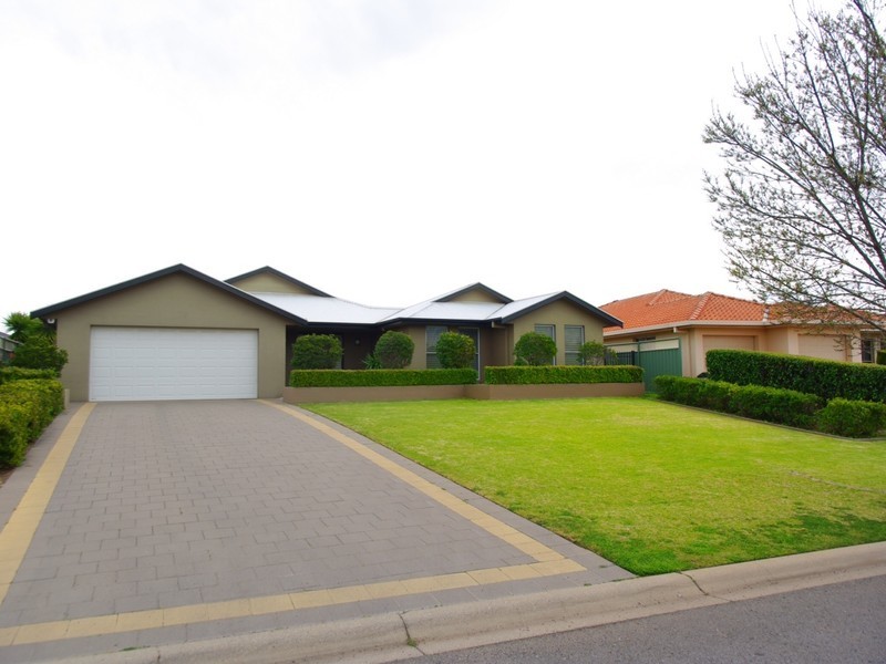 33 St Andrews Drive, Dubbo NSW 2830