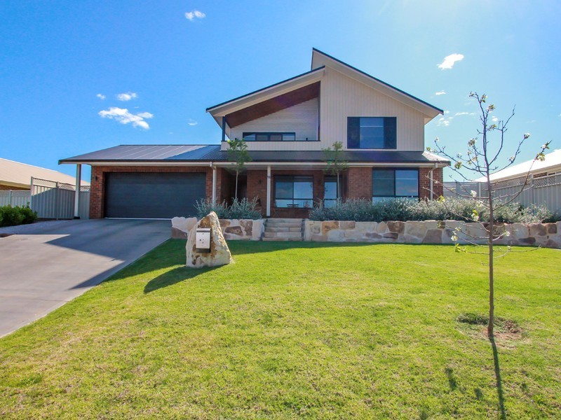 16 Champagne Drive, Dubbo NSW 2830