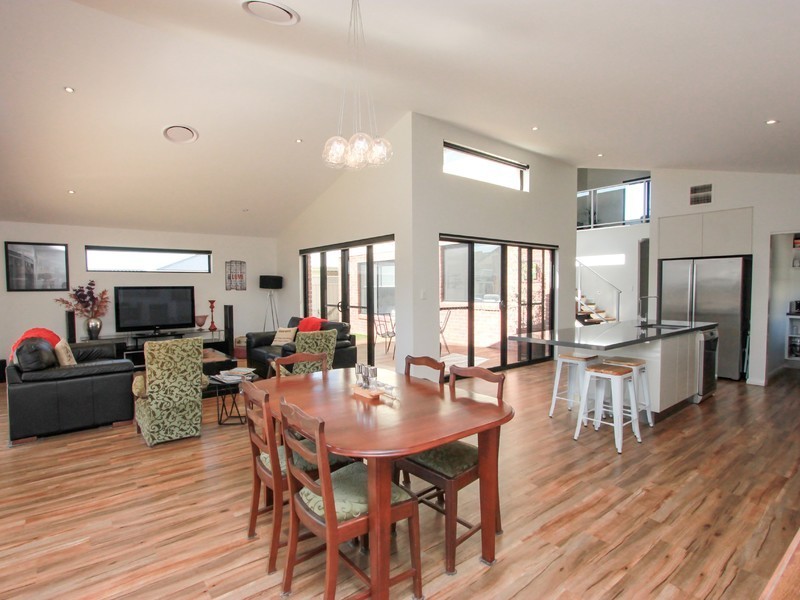 16 Champagne Drive, Dubbo NSW 2830