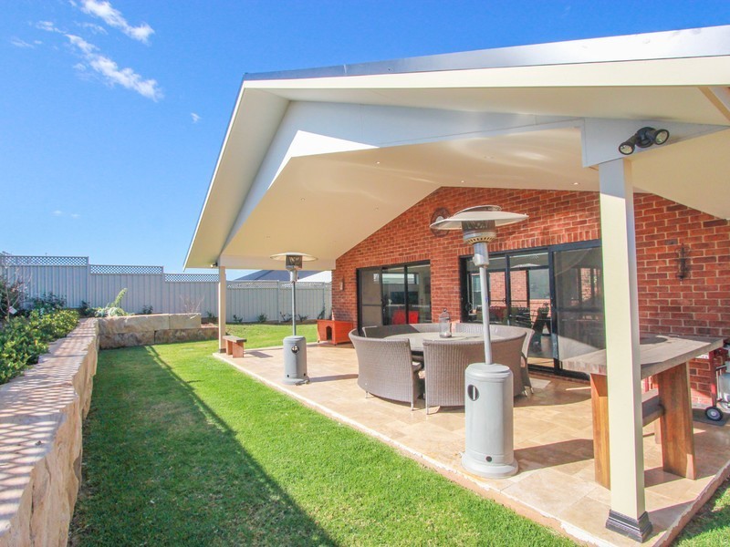 16 Champagne Drive, Dubbo NSW 2830
