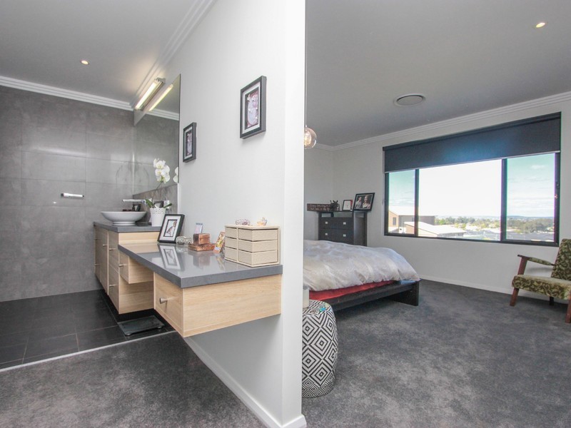 16 Champagne Drive, Dubbo NSW 2830