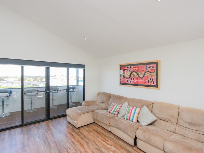 16 Champagne Drive, Dubbo NSW 2830