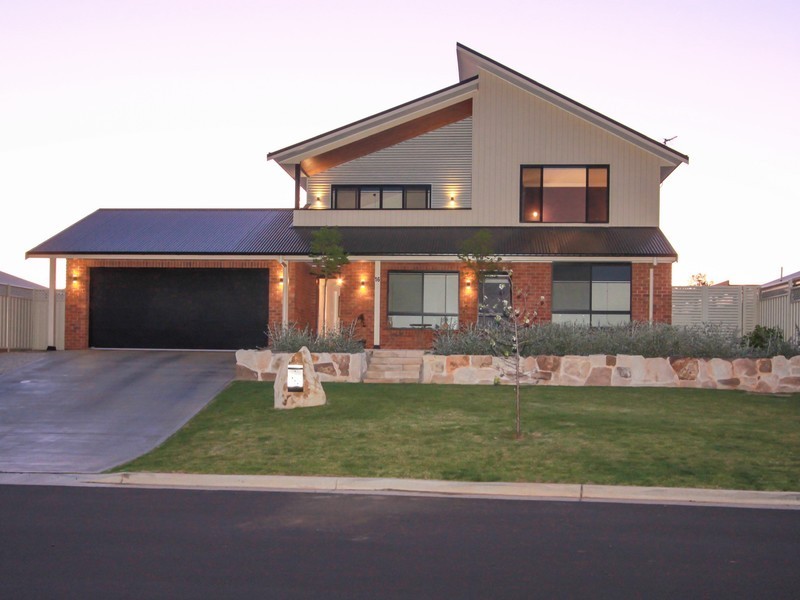 16 Champagne Drive, Dubbo NSW 2830