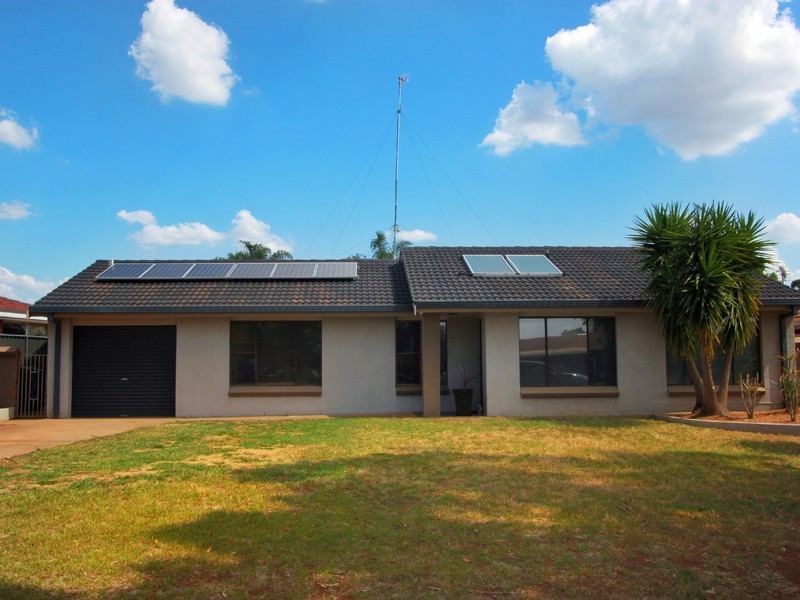 8 Sandringham Place, Dubbo NSW 2830