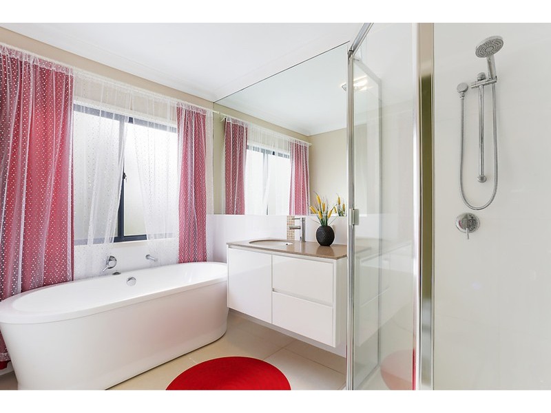 127 Gordon Circuit, Seventeen Mile Rocks QLD 4073