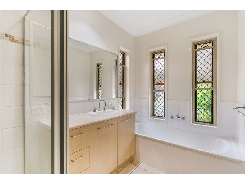 20 Jacksonia Drive, Seventeen Mile Rocks QLD 4073