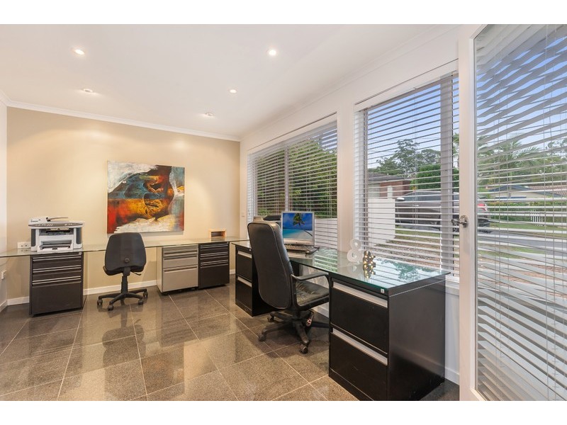 10 Roxburgh Street, Kenmore QLD 4069