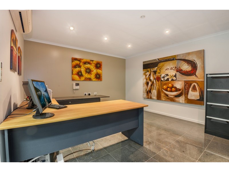 10 Roxburgh Street, Kenmore QLD 4069