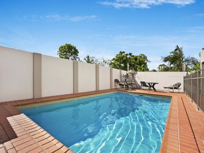 10 Roxburgh Street, Kenmore QLD 4069