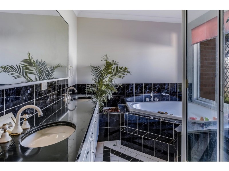 15 Paramount Drive, Warner QLD 4500