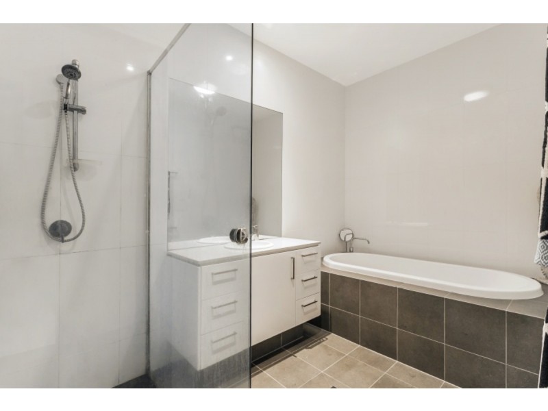 102 Gordon Circuit, Seventeen Mile Rocks QLD 4073