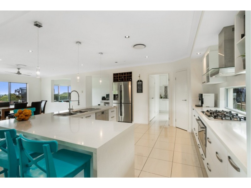 8 Pandorea Close, Seventeen Mile Rocks QLD 4073