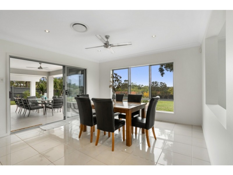 8 Pandorea Close, Seventeen Mile Rocks QLD 4073