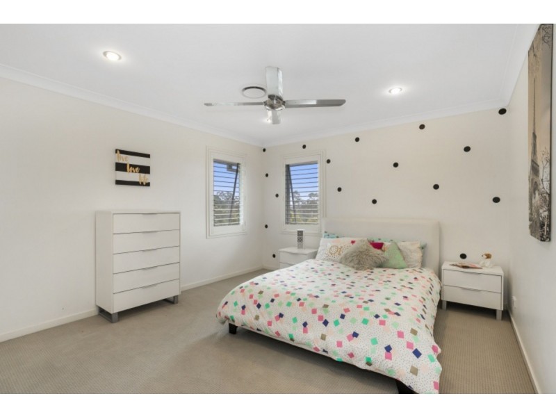 8 Pandorea Close, Seventeen Mile Rocks QLD 4073