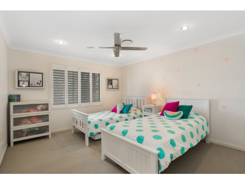 8 Pandorea Close, Seventeen Mile Rocks QLD 4073