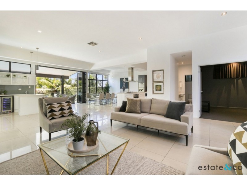 4 Eucalyptus Crt, Seventeen Mile Rocks QLD 4073