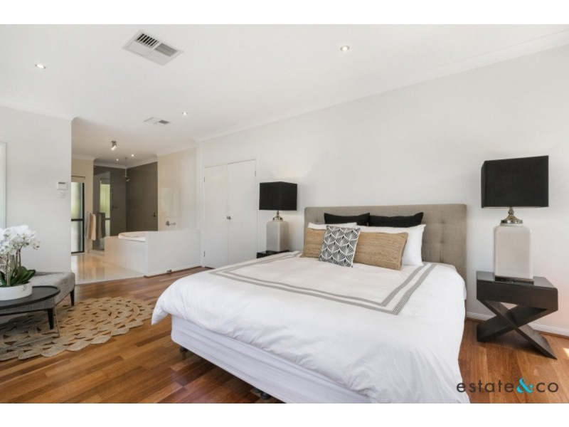 4 Eucalyptus Crt, Seventeen Mile Rocks QLD 4073