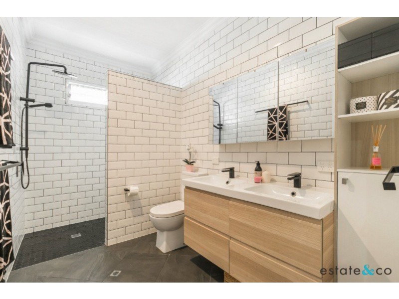 823 Oxley Road, Corinda QLD 4075