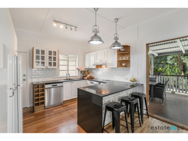 823 Oxley Road, Corinda QLD 4075