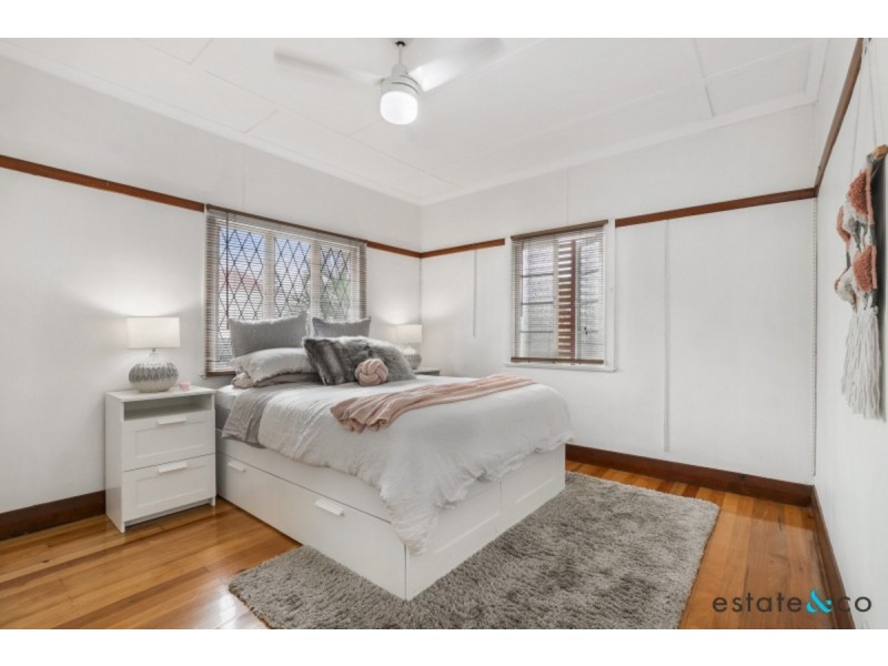 823 Oxley Road, Corinda QLD 4075