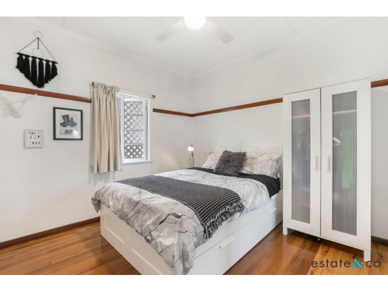 823 Oxley Road, Corinda QLD 4075