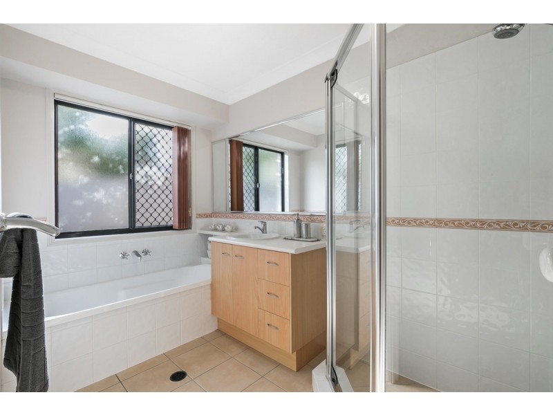 96 Brookeside Crescent, Seventeen Mile Rocks QLD 4073