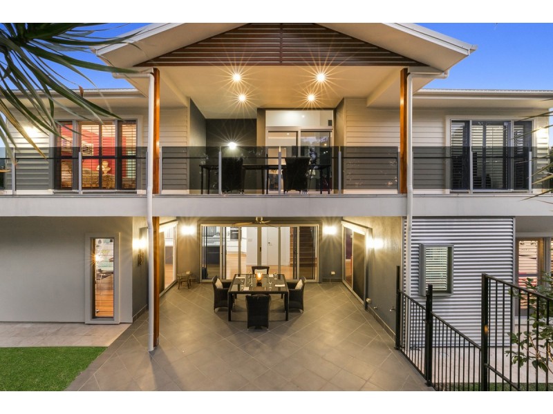 2 Paterson Street, Seventeen Mile Rocks QLD 4073