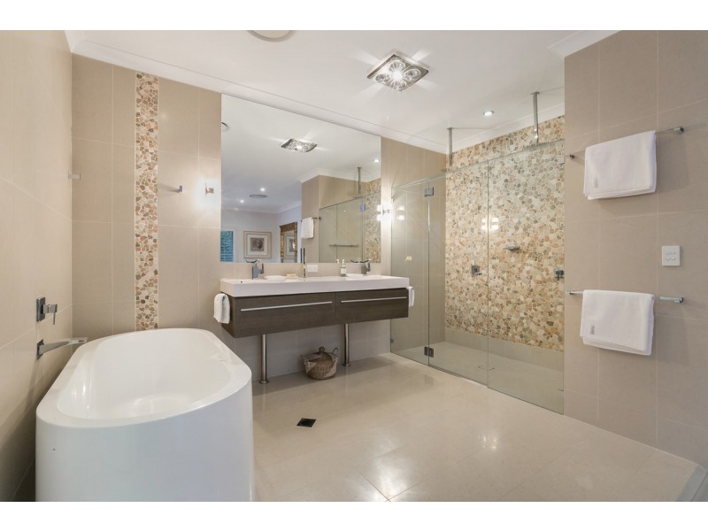 2 Paterson Street, Seventeen Mile Rocks QLD 4073