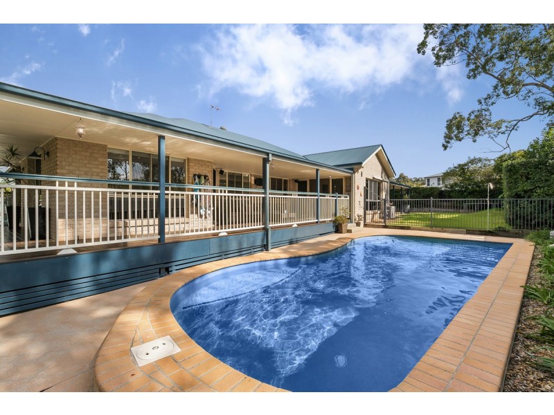 1 Tea Tree Crescent, Sinnamon Park QLD 4073