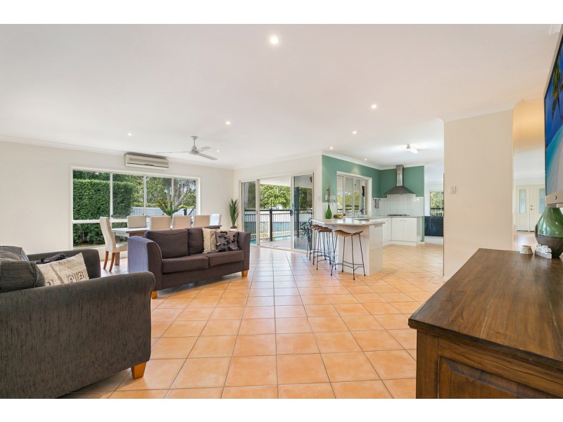 1 Tea Tree Crescent, Sinnamon Park QLD 4073