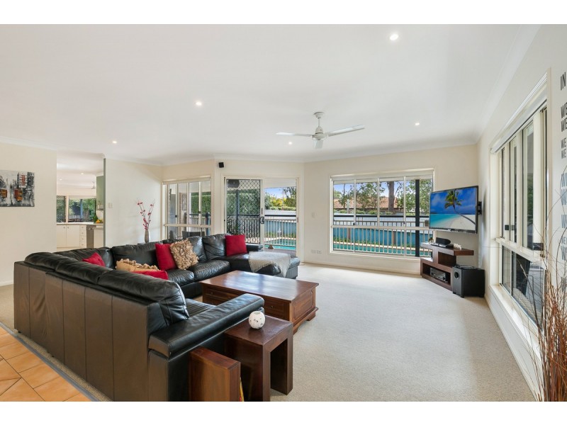 1 Tea Tree Crescent, Sinnamon Park QLD 4073