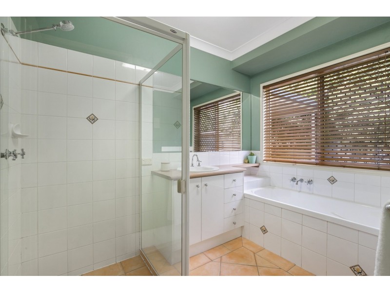 1 Tea Tree Crescent, Sinnamon Park QLD 4073