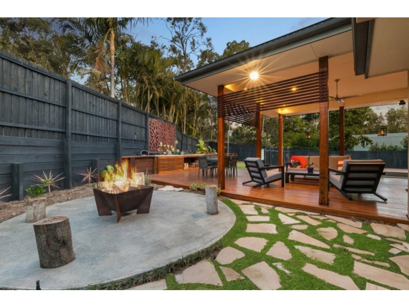 94 Brookeside Crescent, Seventeen Mile Rocks QLD 4073
