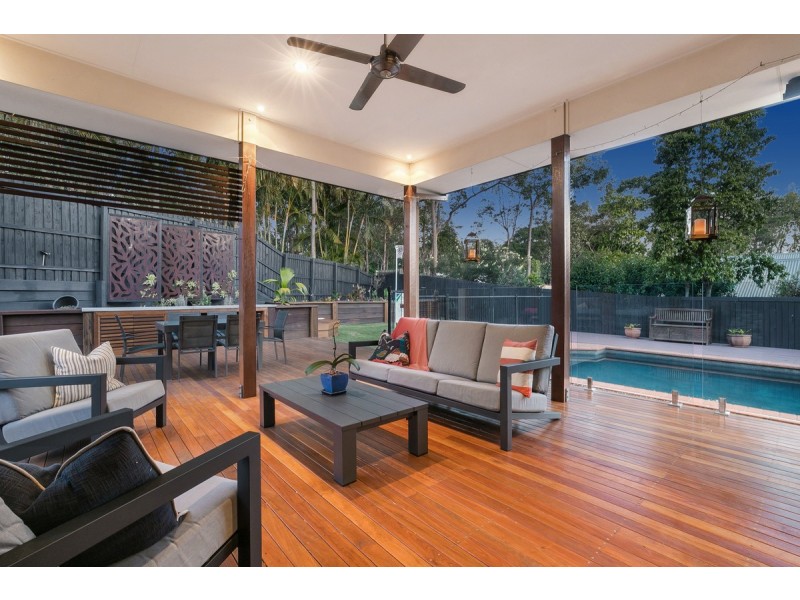 94 Brookeside Crescent, Seventeen Mile Rocks QLD 4073